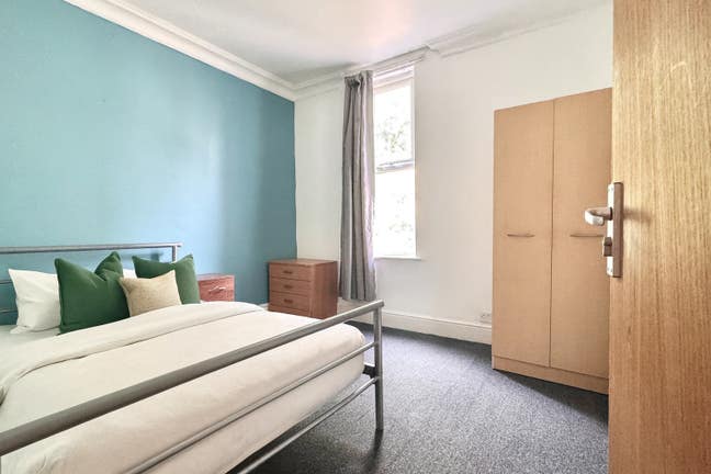 Exquisite House Share in Prime Location Main Photo