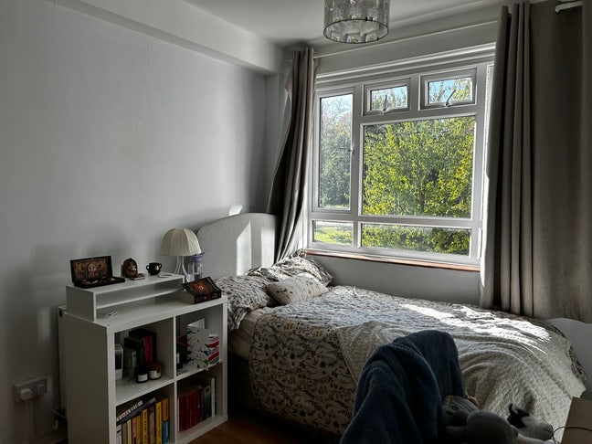 Creative Double room next to Wimbledon park !  Main Photo