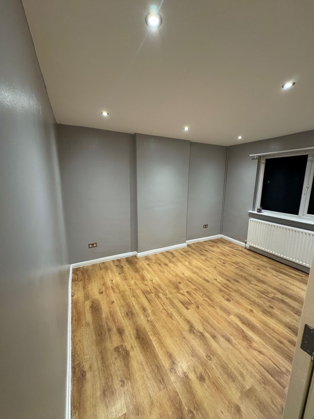 Modern Double Room in Refurbished Home - Bills Inc Main Photo