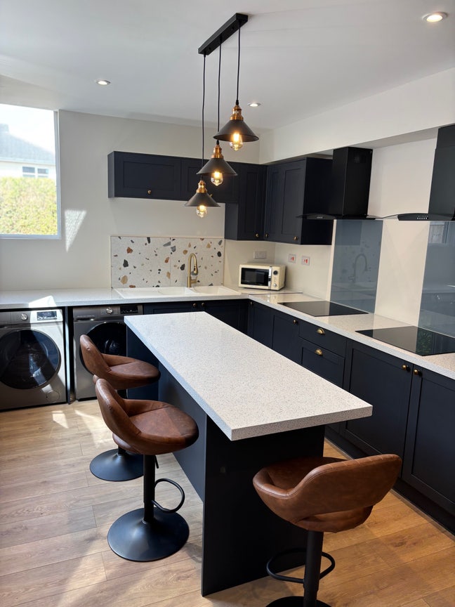 Gorgeous  en-suite room available NOW Main Photo
