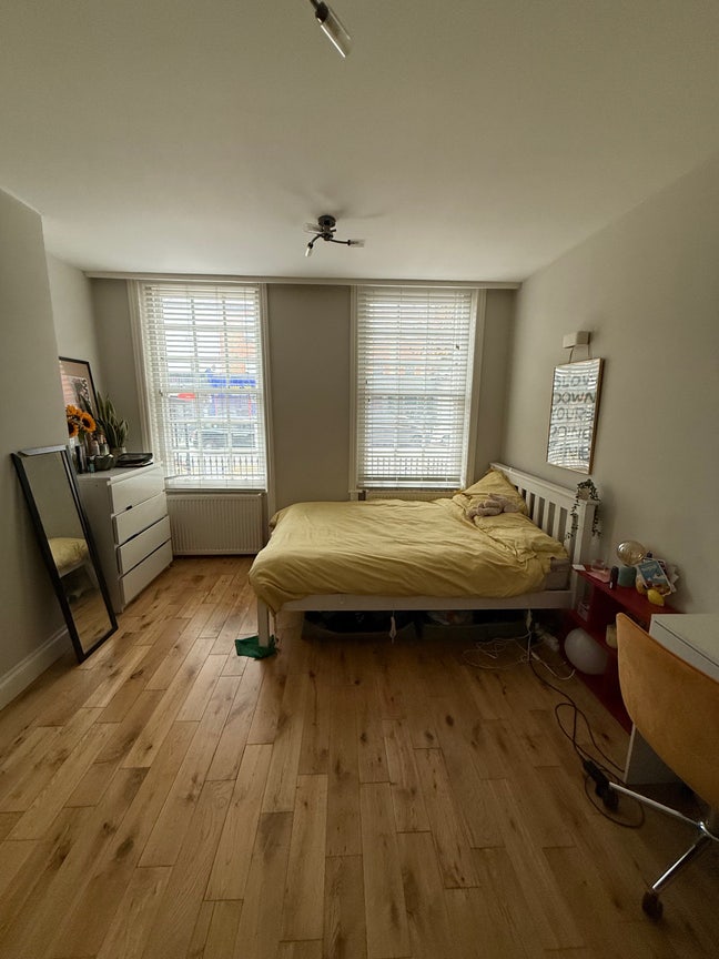 Battersea double bedroom in flat share for sublet! Main Photo