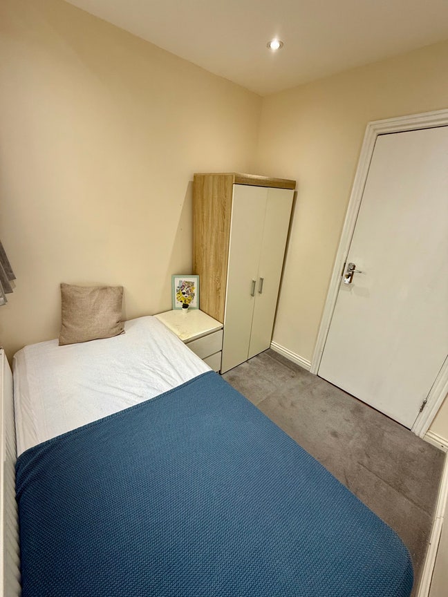 Single Room – 5 Mins Walk to Sudbury Hill Station Main Photo