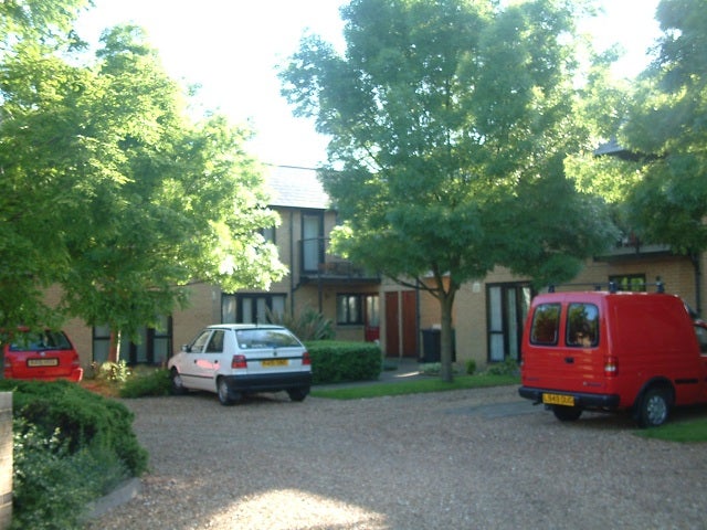 1 bed flat with private garden and shed to let Main Photo