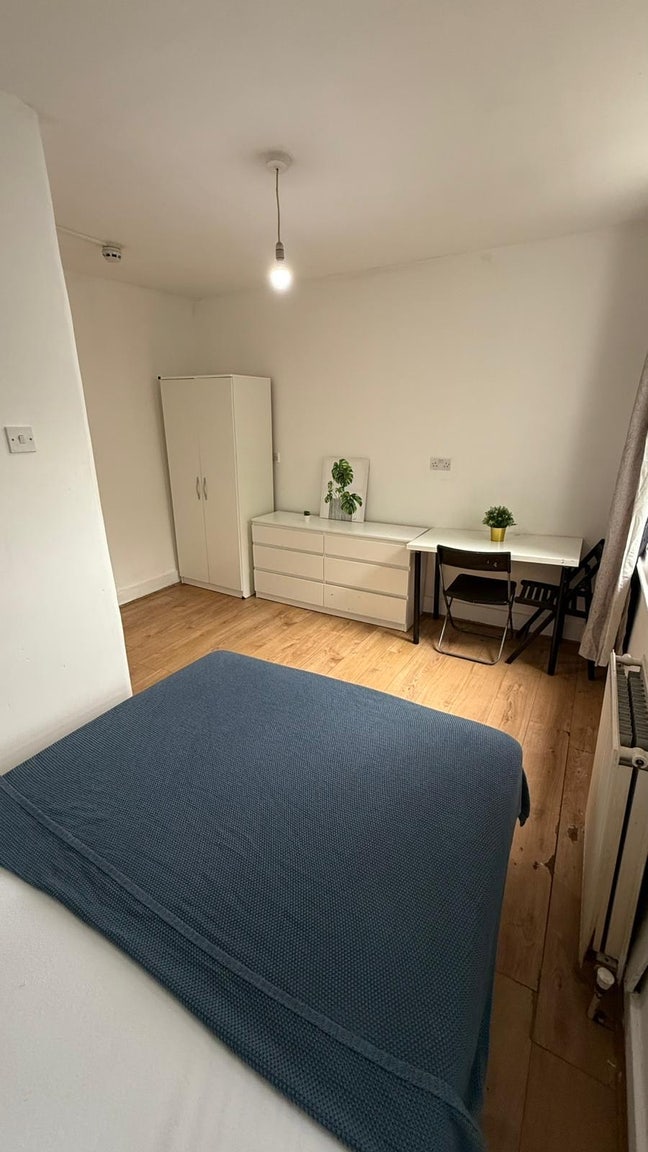 Fantastic Double Room Walking Distance to Station Main Photo