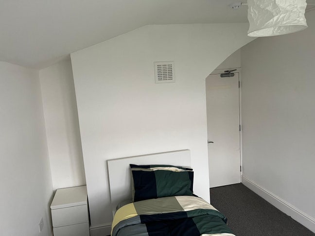 Double room in 4 bed house Main Photo
