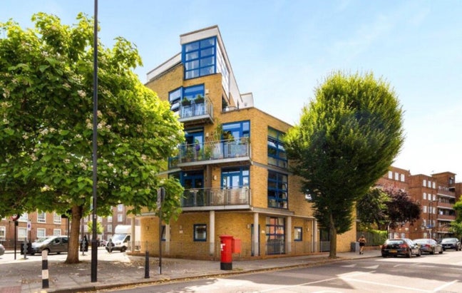 3 bed ground floor flat just off Broadway Market  Main Photo