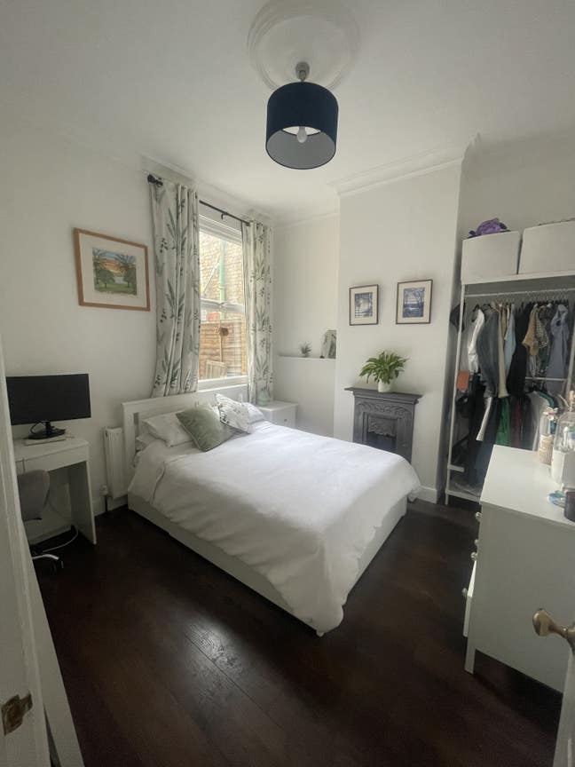 Double room to rent in a lovely 2 bed flat in East Main Photo