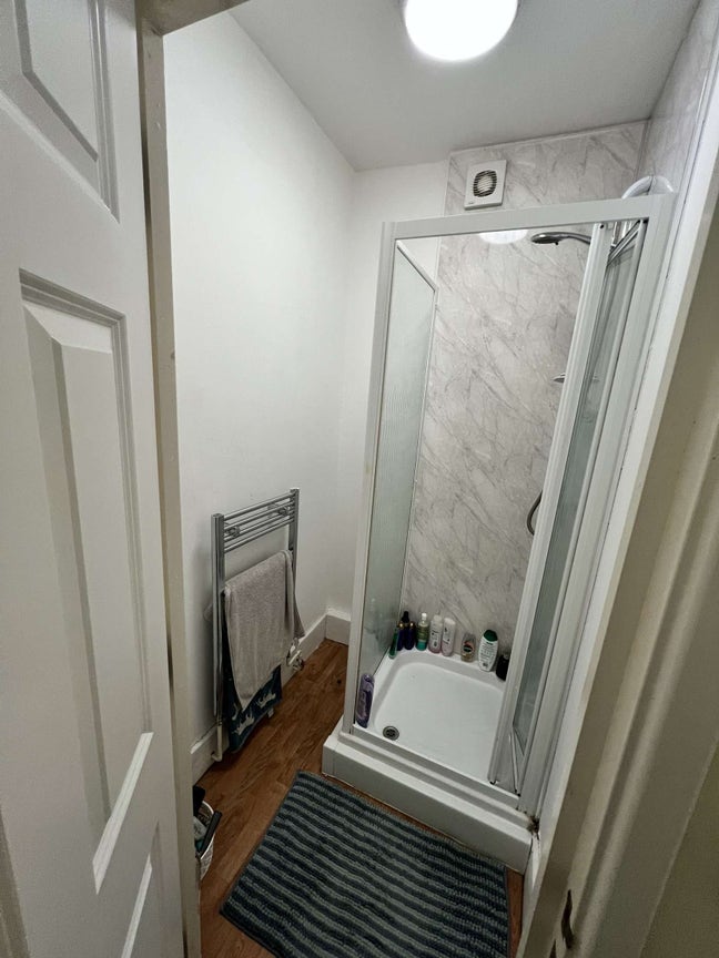 Cosy Flat in Redlands with Sociable Girls  Main Photo