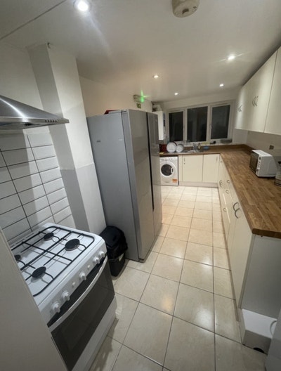 Cheap Double Room Near Upton Park Couple Welcome Main Photo