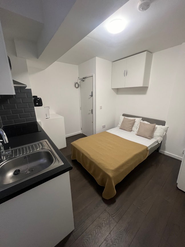 Cozy Studio Flat Walking Distance to the Station Main Photo