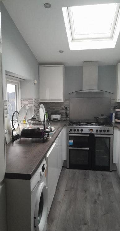 1 Double En Suite Room Available in L6!  Main Photo