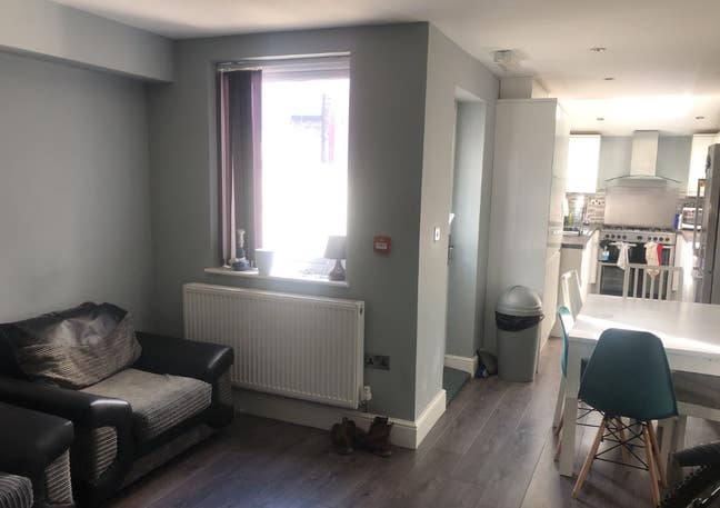 1 Double En Suite Room Available in L6!  Main Photo