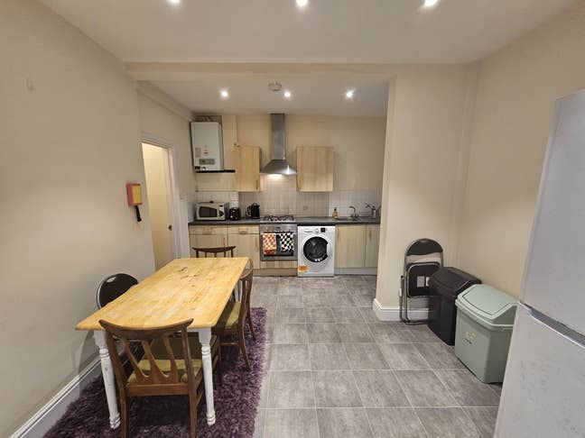 Spacious double rooms in Winton for professionals. Main Photo