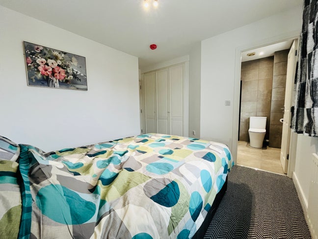 Furnished Double Bedroom (Ensuite) - All Bills Inc Main Photo