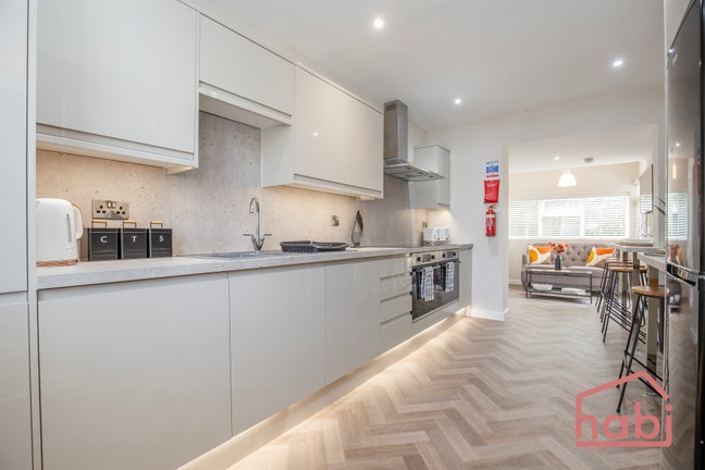 Impressive 6 Bedroom Student Property Main Photo
