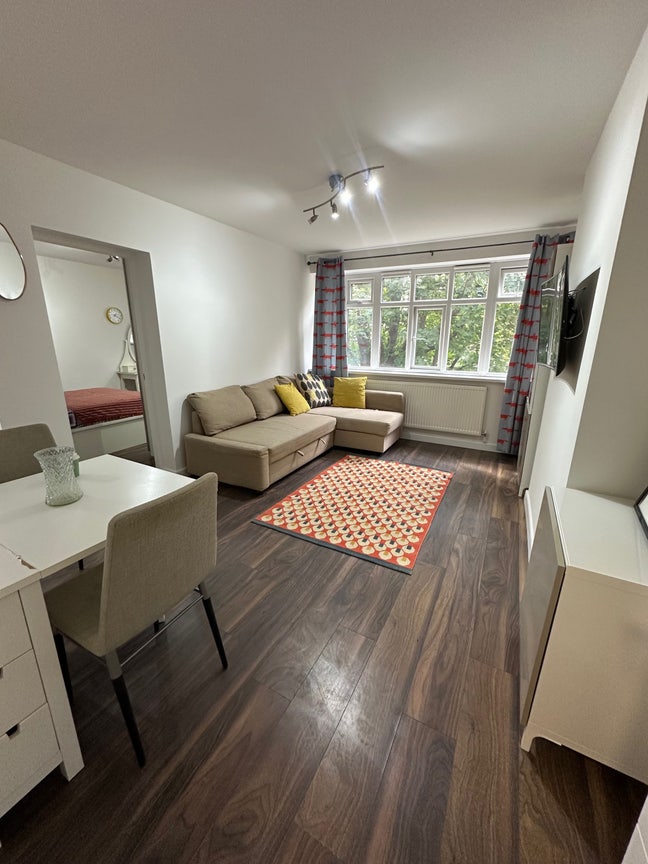 Incredible offer TODAY-1 bed-10m Battersea Station Main Photo