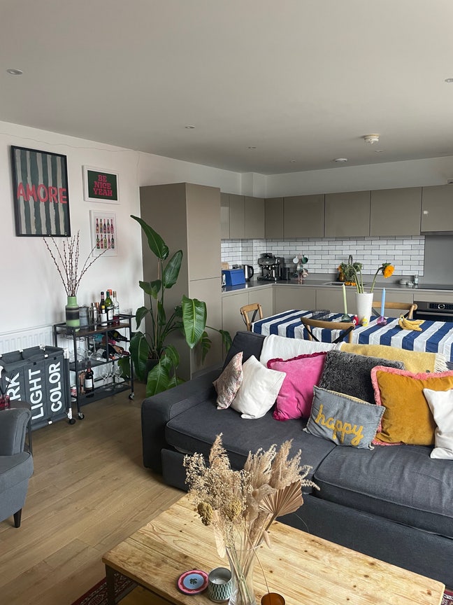 Spacious Double Room with Private Bathroom  Main Photo