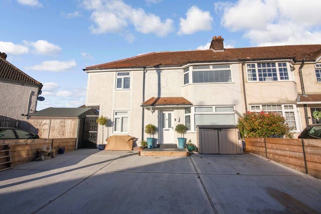 Fully Furnished Double En - Suite Room to Rent !! Main Photo