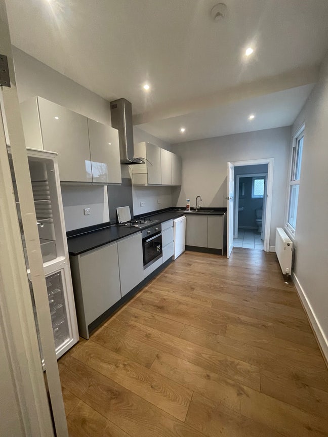 Newly Refurbished 3/4 bed house in Streatham Main Photo