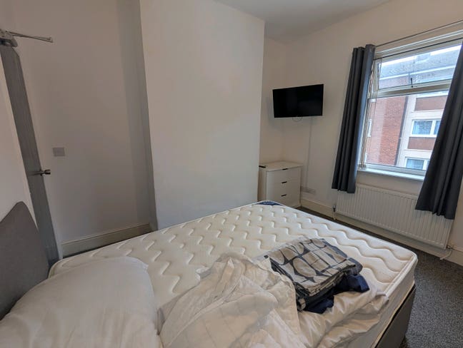 Great Value Double En-Suite / 1stFloor Large Room  Main Photo