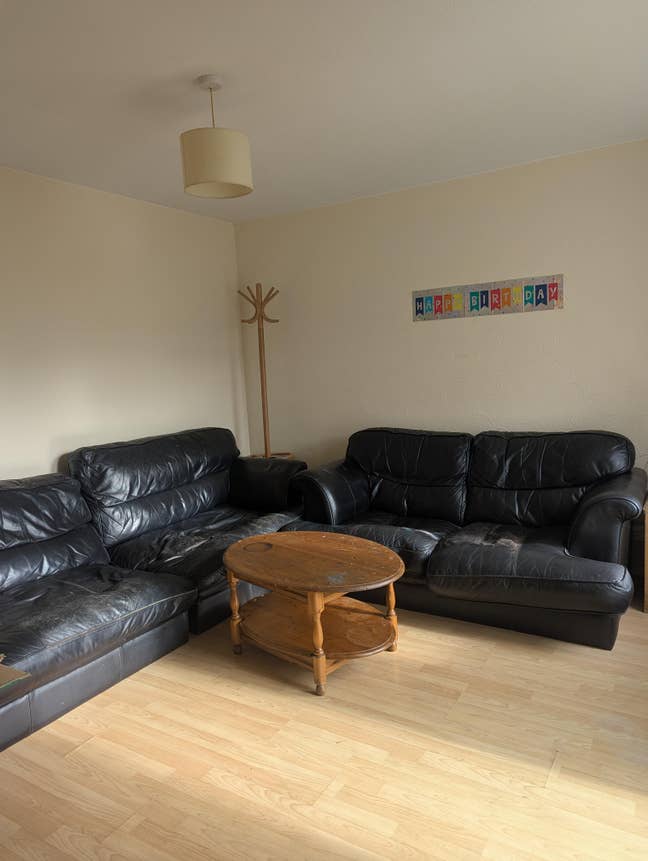A double bedroom in very spacious house Main Photo