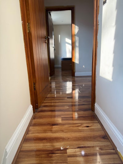 1 bed , 1 sitting lounge and one study / bedroom  Main Photo