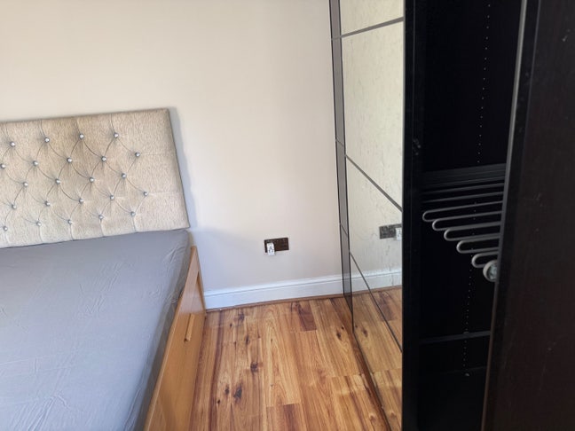 1 Fully furnished double  bedroom Main Photo