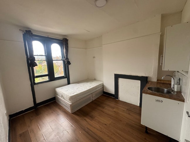 Studio Flat, Southampton Road, NW5 Main Photo