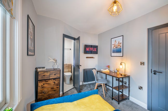 Pretty Private Ensuite 🤩❤️ Old Town Located Main Photo