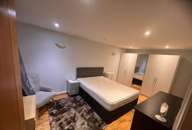 Spacious & Cosy Master Room for Rent in - TW7 6GA Main Photo