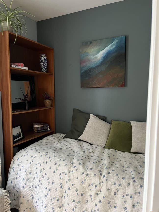 Welcoming room in a lovely house and location Main Photo