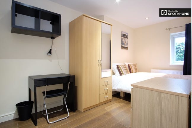 Ensuite Double Room in Refurbished House Main Photo