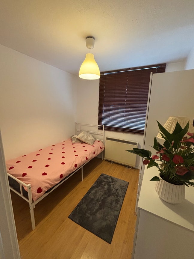 Single room near to the Kingston university  Main Photo