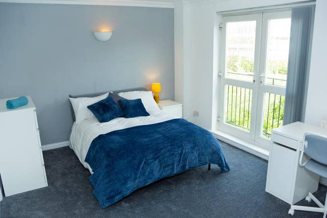 High Quality En-Suite room in central Crawley  Main Photo
