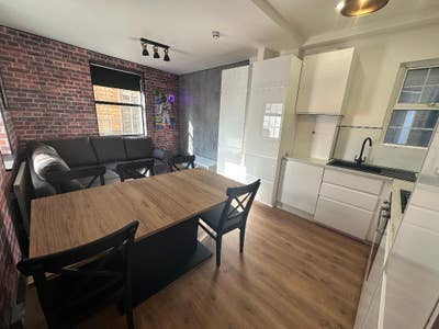 6 Bed & 6 Bathrooms - Whole Let Only Main Photo