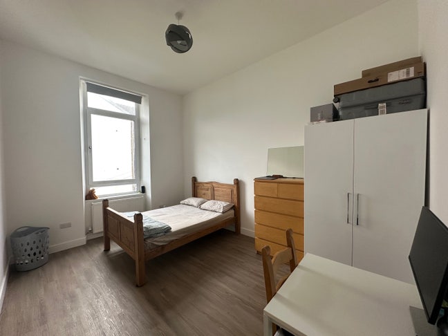 A room available for a girl  Main Photo