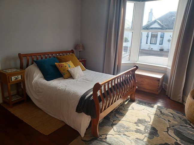 Choice of rooms in des res locale  Main Photo