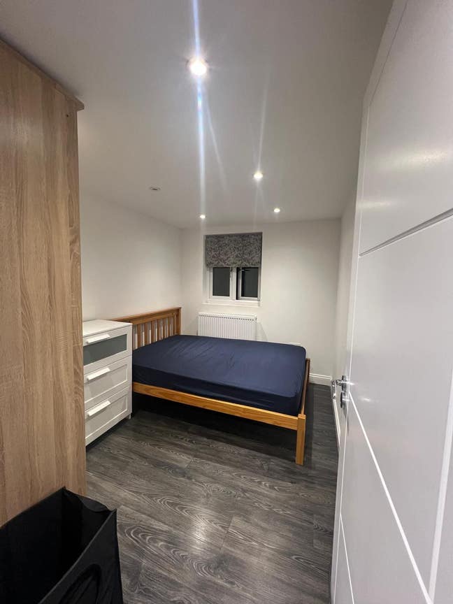 Double room is available for rent in - CR7 7LT Main Photo