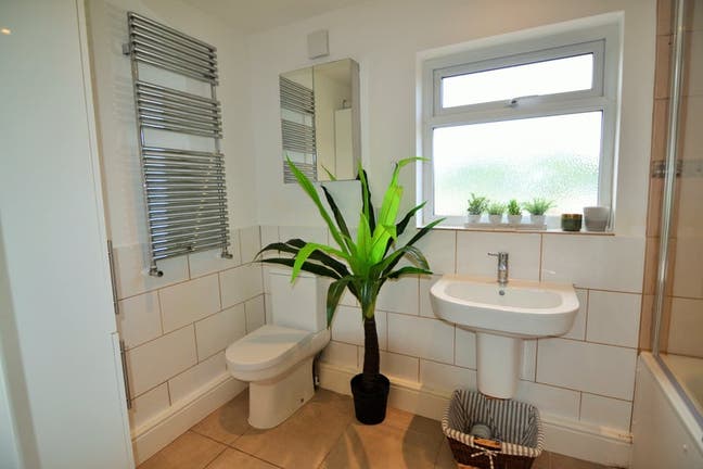 Spacious one bed garden flat (NR) Main Photo