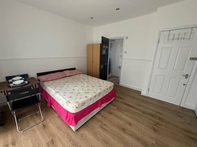 Stunning Spacious Studio for Couple or Co-Sharers Main Photo