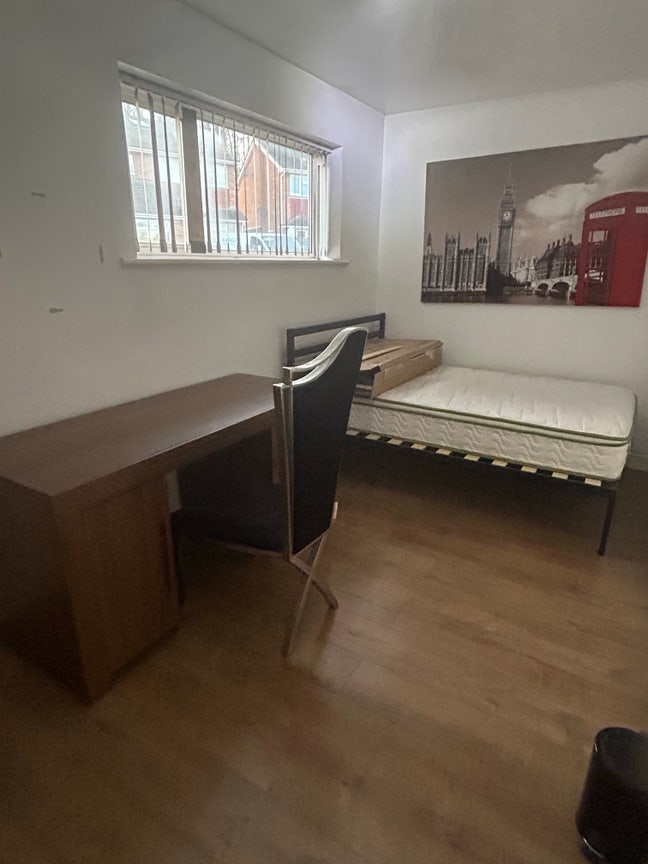 Large bedroom for rent in Basingstoke Main Photo