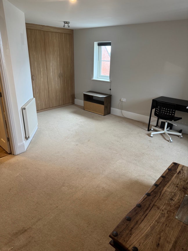 Large double room with en-suite  Main Photo