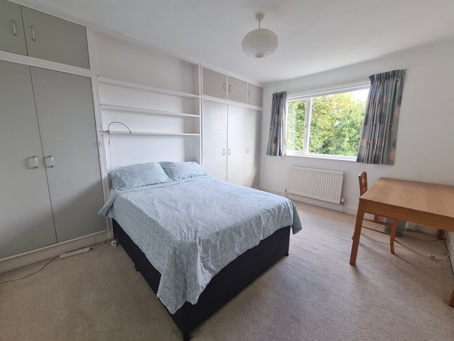Bright double room in shared house  Main Photo