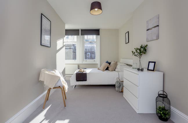Room in Modern Clean Ealing Broadway Apartment  Main Photo