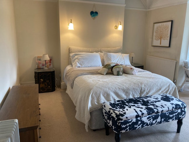 Lovely spacious double bedroom  Main Photo