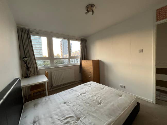 Nice double in Clapham Junction ~ AV. OCT 1st Main Photo