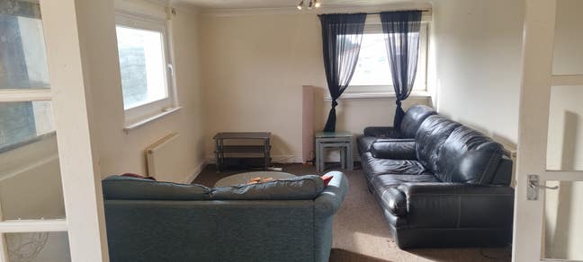 Large Three Bed Second Floor Flat  Main Photo