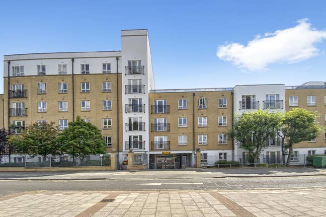 Luxury 2 bed, 2 bath with Parking, Stratford, E15 Main Photo