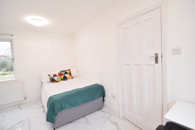 Fully Furnished, Large Room – All Bills Covered! Main Photo