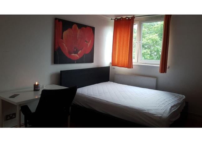 Double room in putney Main Photo